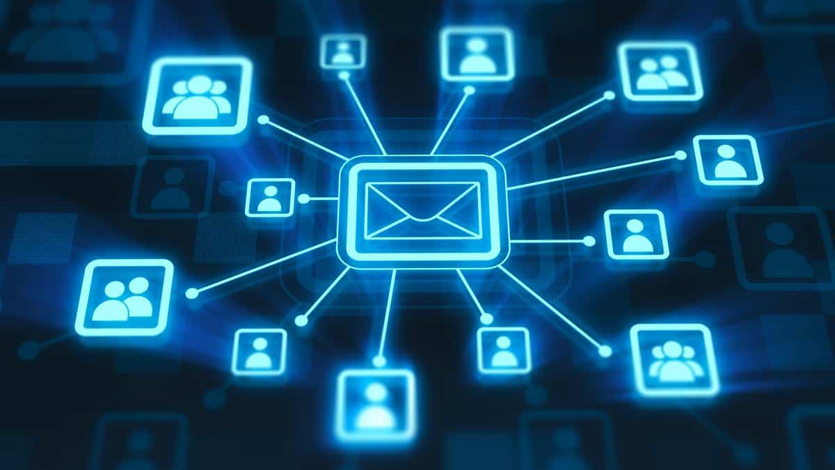 Có thể chia email thành 2 loại chính: email cá nhân và email doanh nghiệp